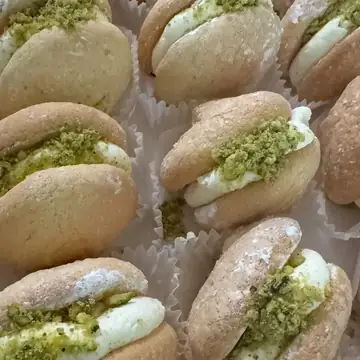 Latifeh cookies with pistachio cream